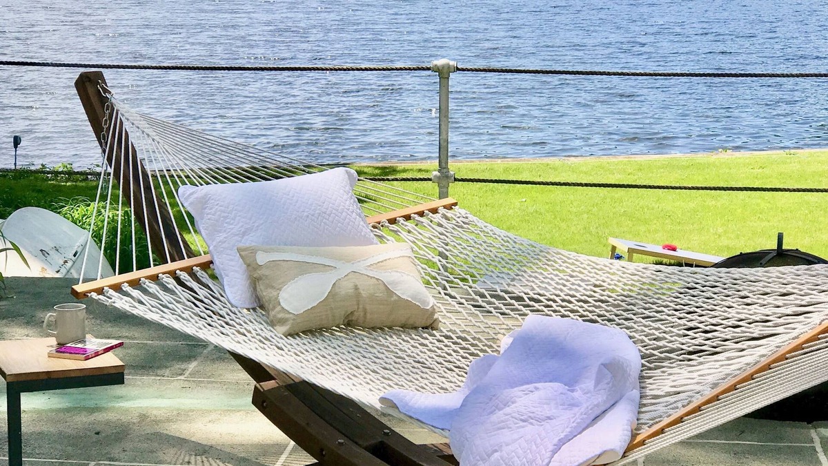 Trumbull House | Peaceful Pinewood Retreat 1 hour from NYC, close to Yale, SHU, & FU!