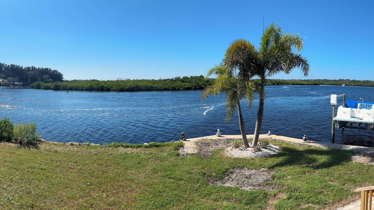 Tarpon Springs House | Peaceful Point Palace on the river