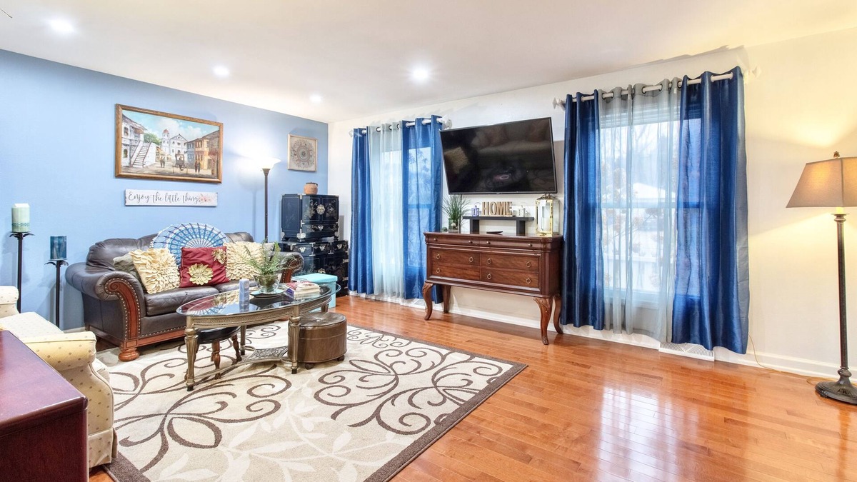 Port Washington House | Peaceful Port Washington Getaway Near Downtown!