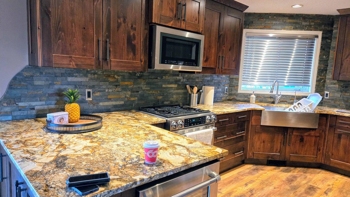 Balzac Other | Peaceful prairie Farmhouse on 4 Acres close to Calgary Airport
