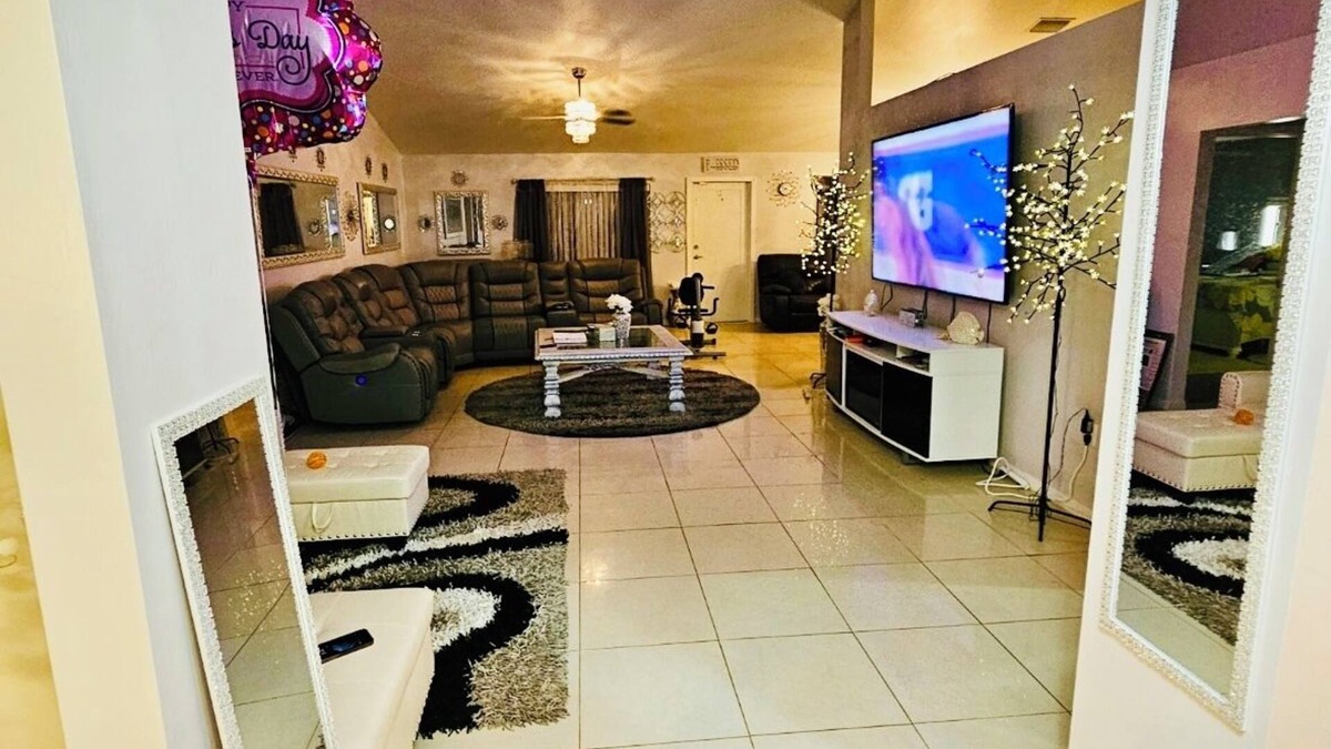 Joel House | Peaceful & Private! Close to Everything!