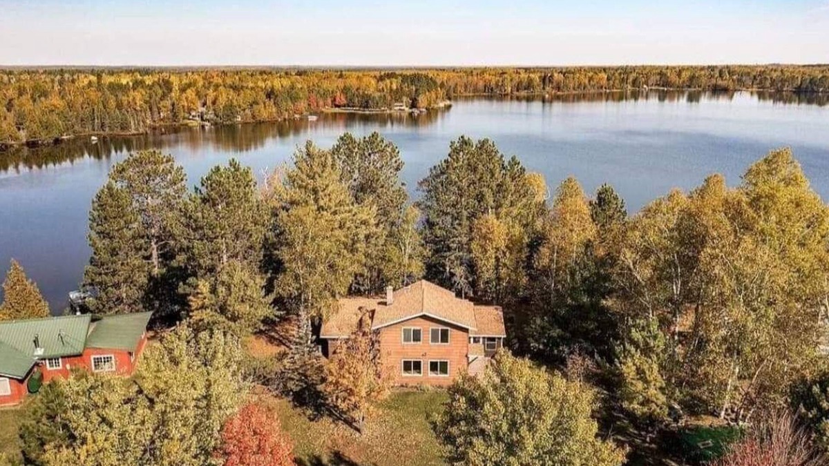 Brimson Cabin | Peaceful & Private Log Cabin Lake House