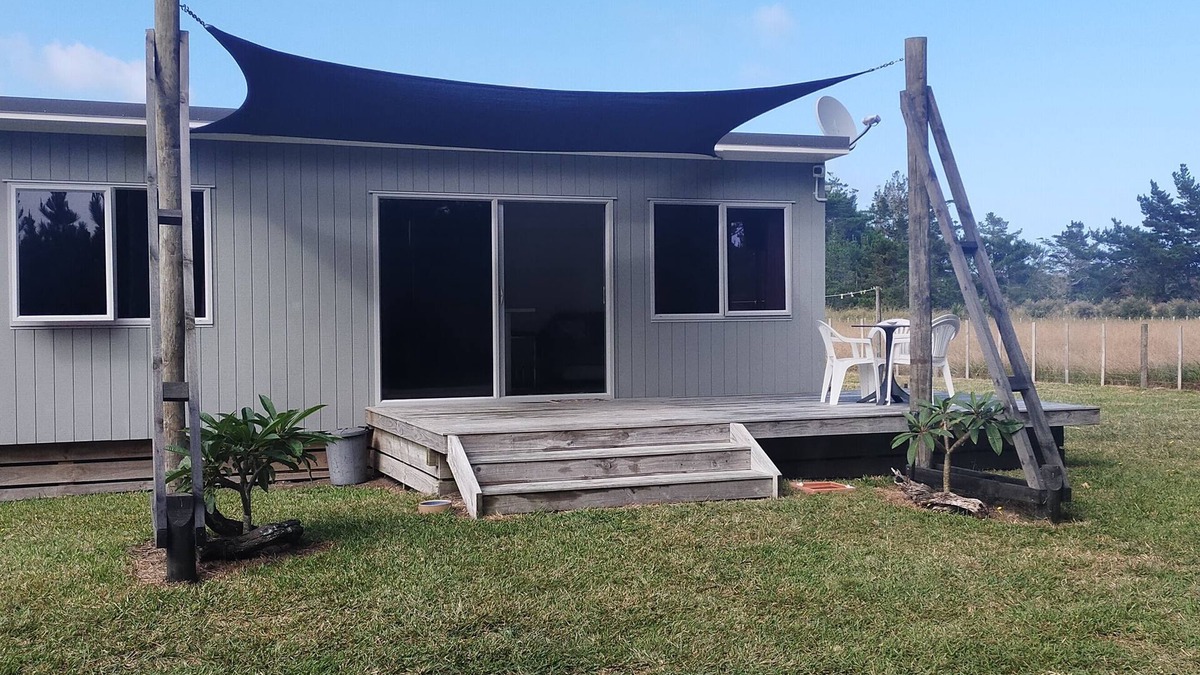 Houhora House | Peaceful private modern 1 bedroom house in country side.
