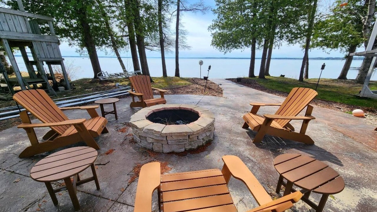 Cheboygan House | Peaceful & private Mullett Lake haven