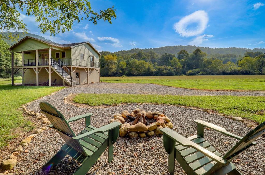 Purlear House | Peaceful Purlear Vacation Rental with Creek Access!