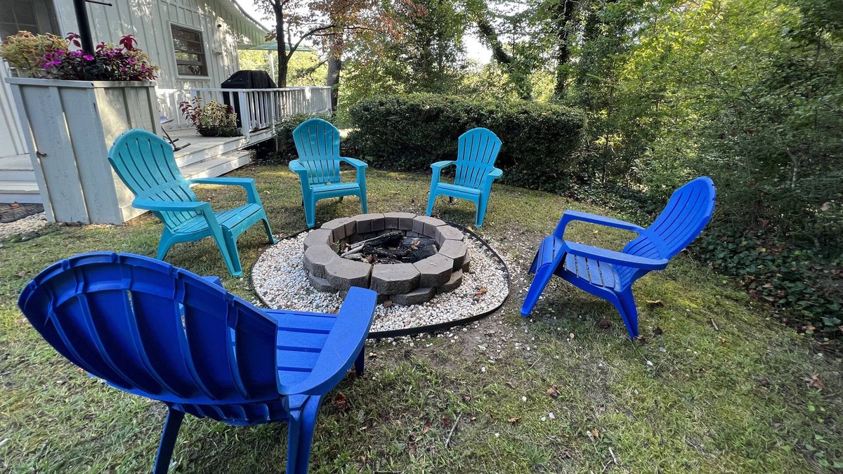 Franklin Cottage | Peaceful Putter, Golf Course Cottage,view of the 2nd hole+fire pit,Wifi,sleeps 4