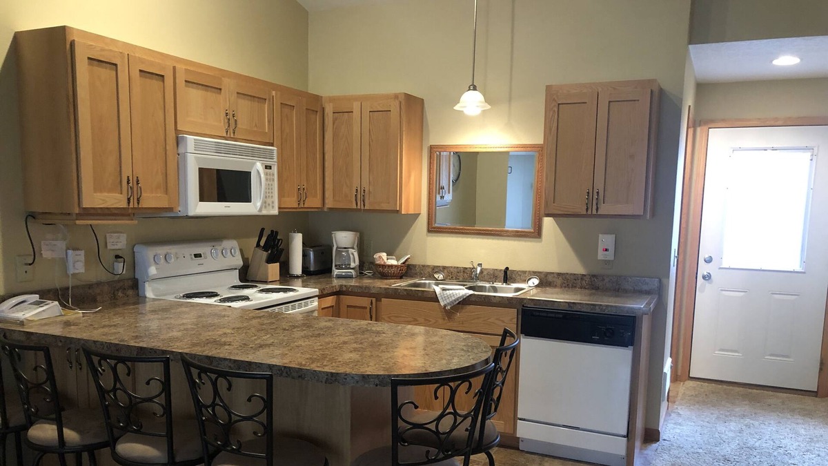 Hill City House | Peaceful Quadna Mountain Resort Townhouse w/ Hill Lake Access!