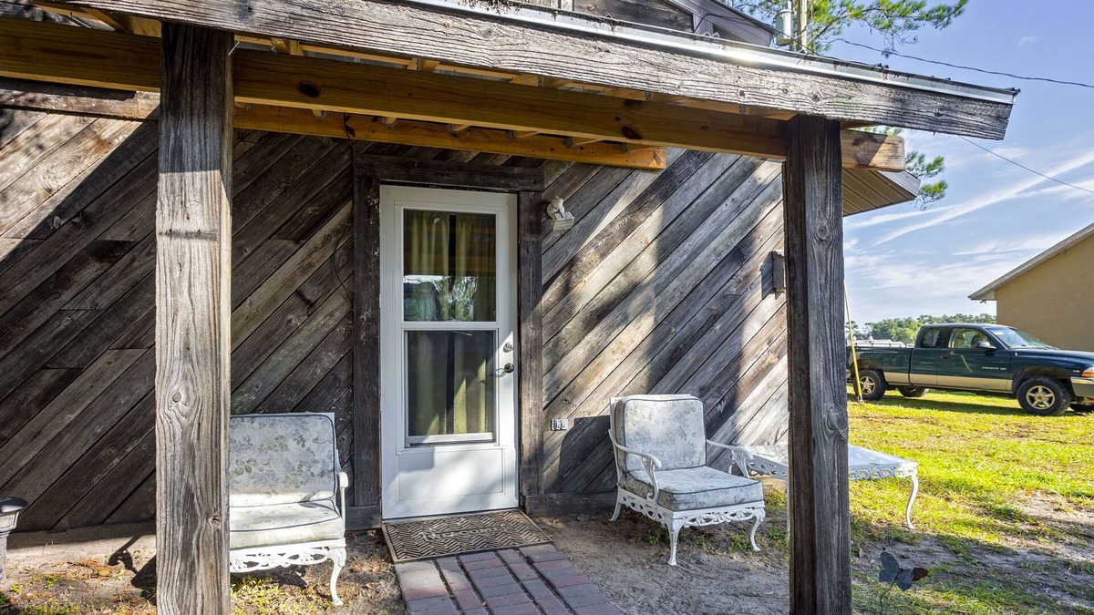 Fellowship House | Peaceful Quiet Charming Rustic Cottage Horse Farm Pet Friendly!