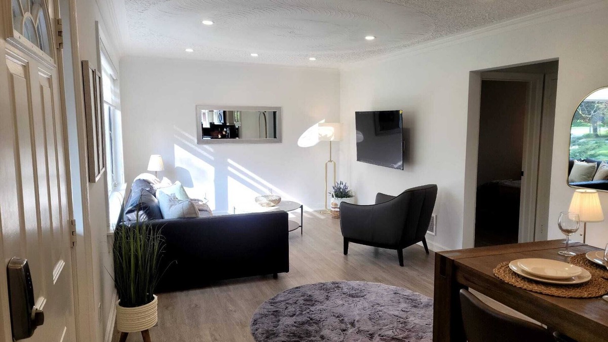 Newmarket House | Peaceful, relaxing 3-bedroom house with 2 cars indoor separate garage.
