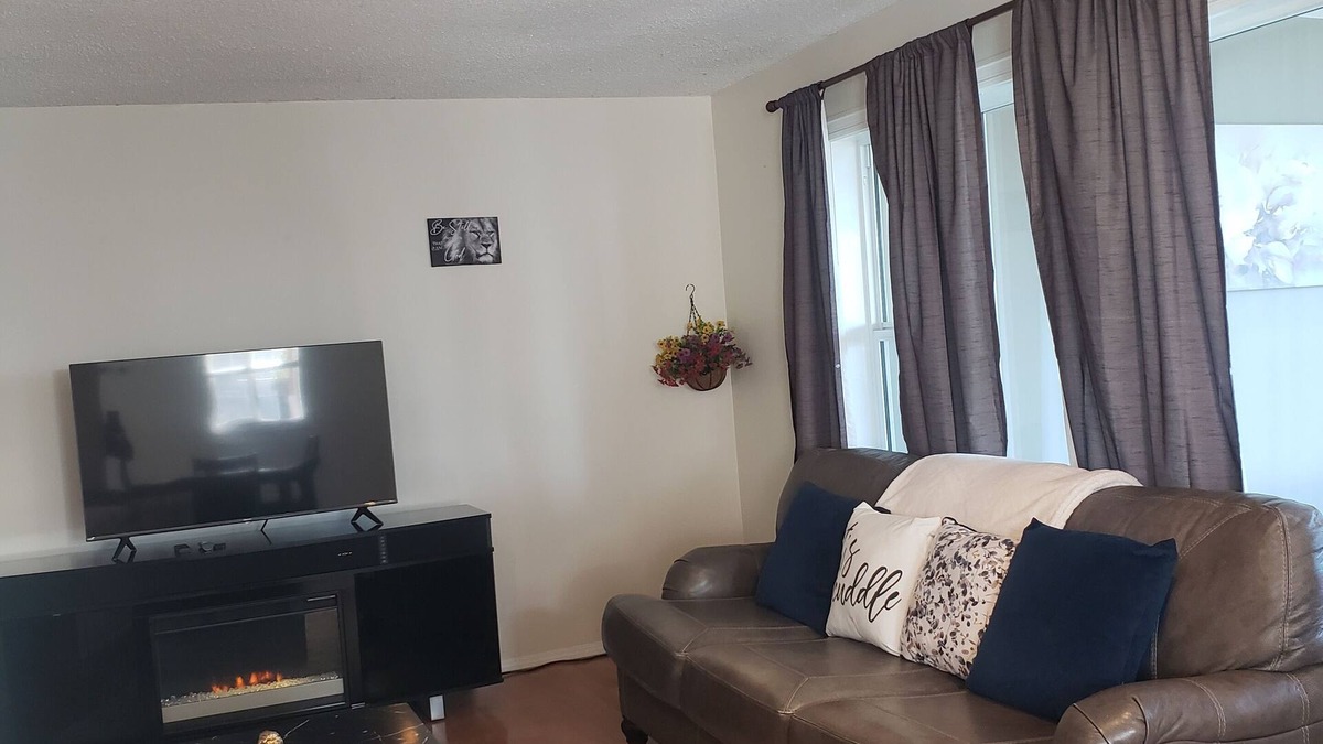 Dawson Creek House | Peaceful/Relaxing/No Shared Spaces/Pet friendly Dawson Creek BC Home