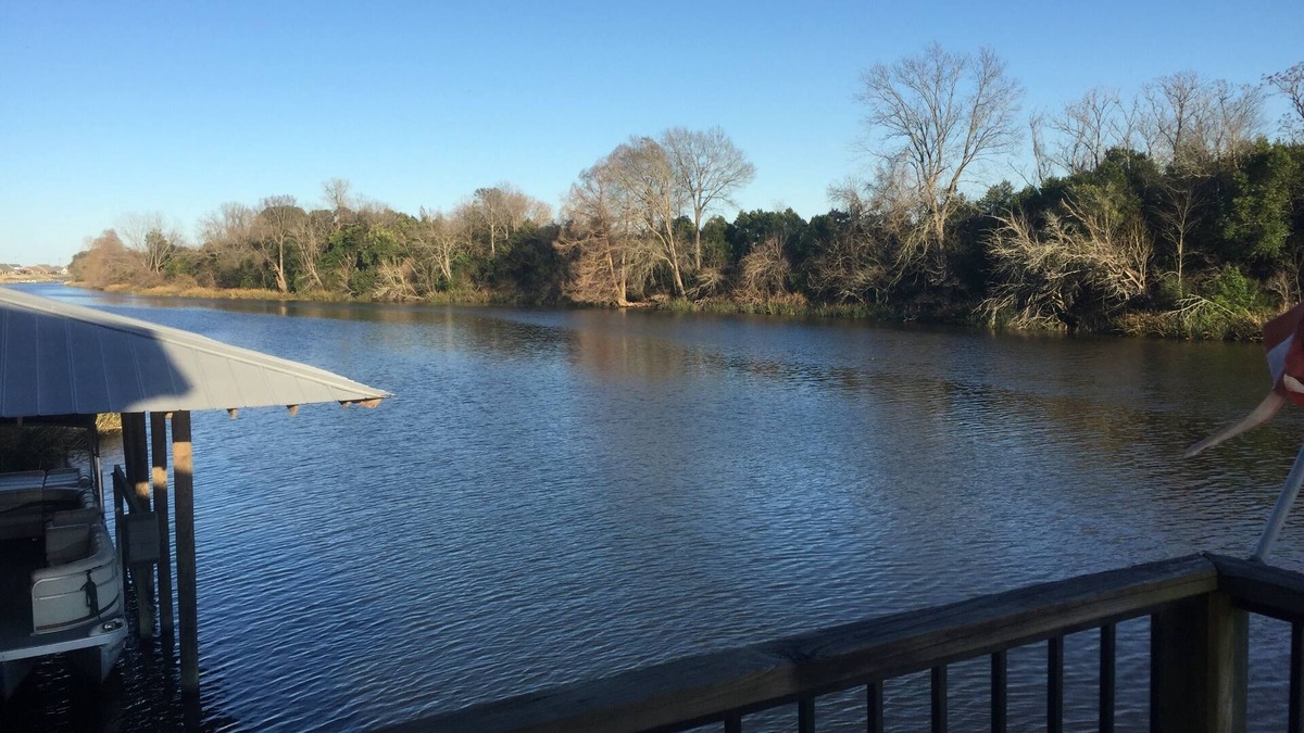 Natchitoches House | Peaceful. Relaxing. Fun. Bring boat. Fish, shop, explore!
