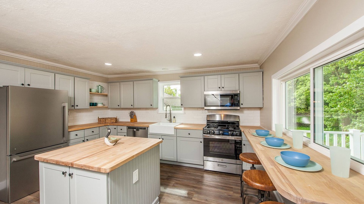 Gloria Glens Park Cottage | Peaceful, Renovated 3BR Home by Chippewa Lake/Pet Friendly