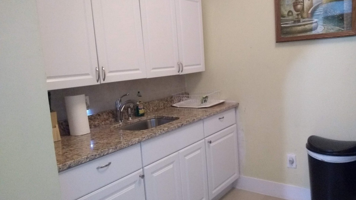 Harlem Hotel | PEACEFUL RENOVATED MAIN FL PROPERTY W/KITCHEN - 3 MINUTES WALK TO SUBWAY