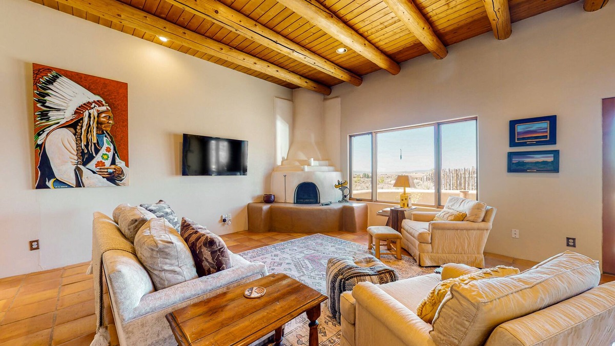 Taos House | Peaceful retreat with 360º views, Kiva fireplace & firepits - dog-friendly