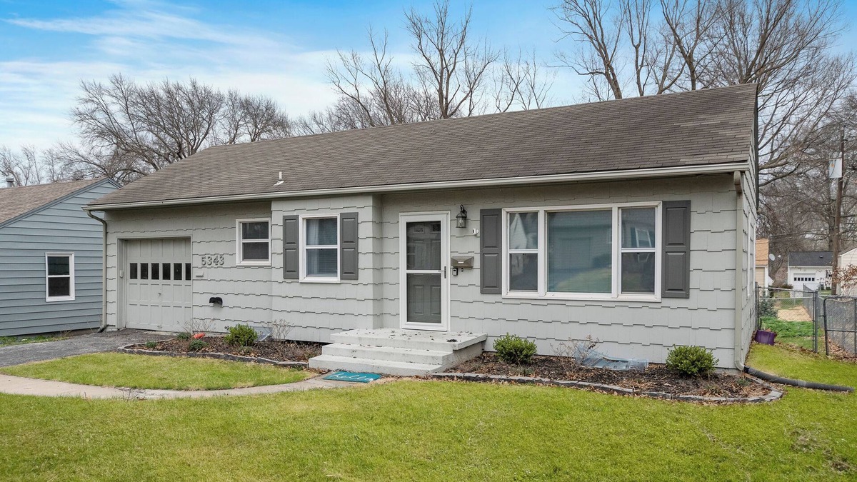 Roeland Park House | Peaceful Retreat - 20 Minutes to Almost Anywhere! 10 Min to KU MED!
