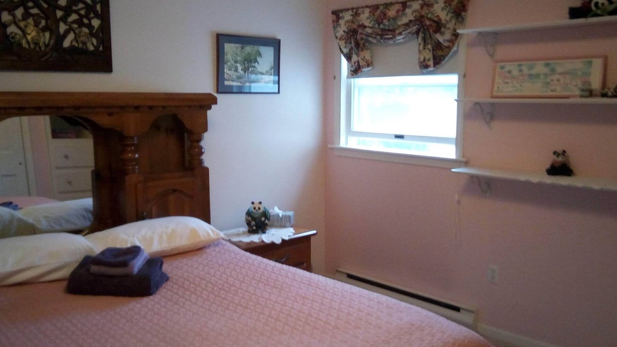 West Newbury House | Peaceful retreat for stays of 14 days and more. Panda room