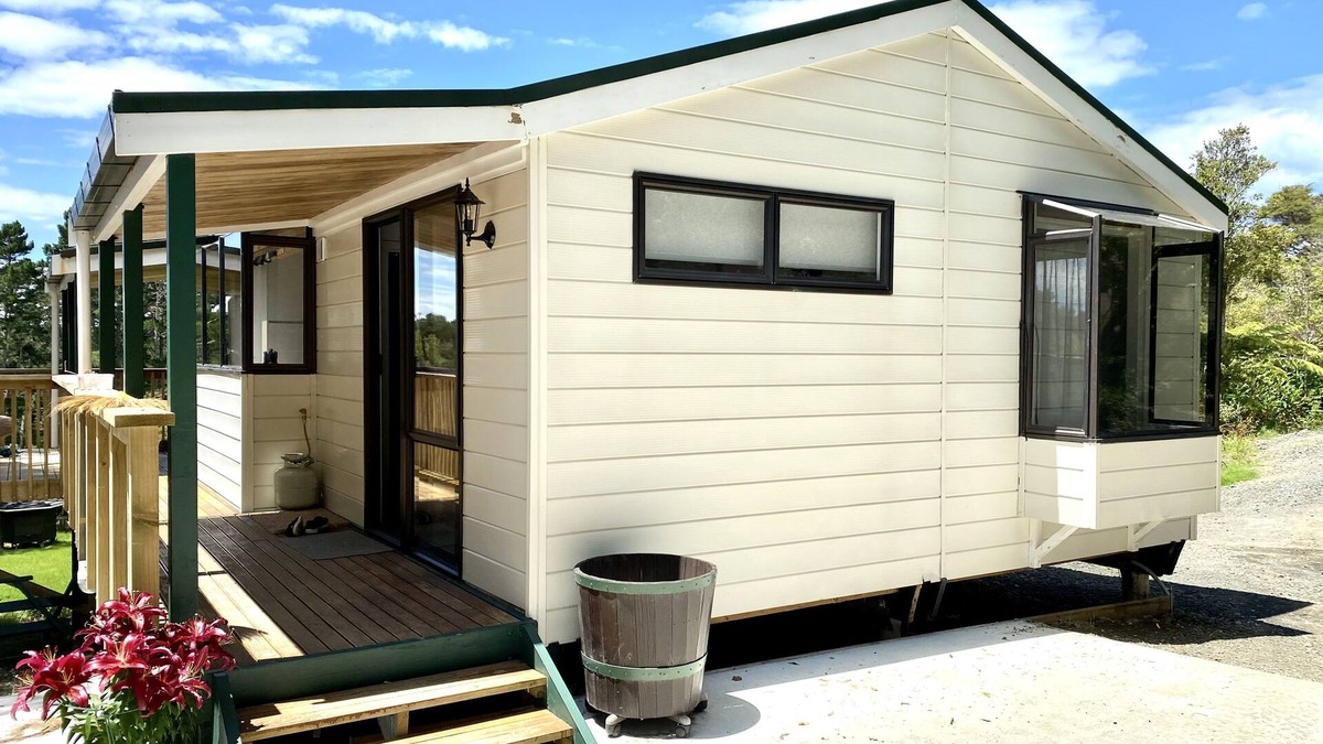 Dairy Flat Cottage | Peaceful retreat in the heart of nature