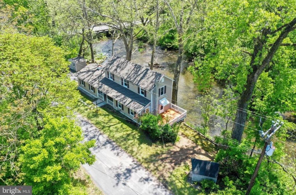 Edinburg House | Peaceful Retreat on Creekside