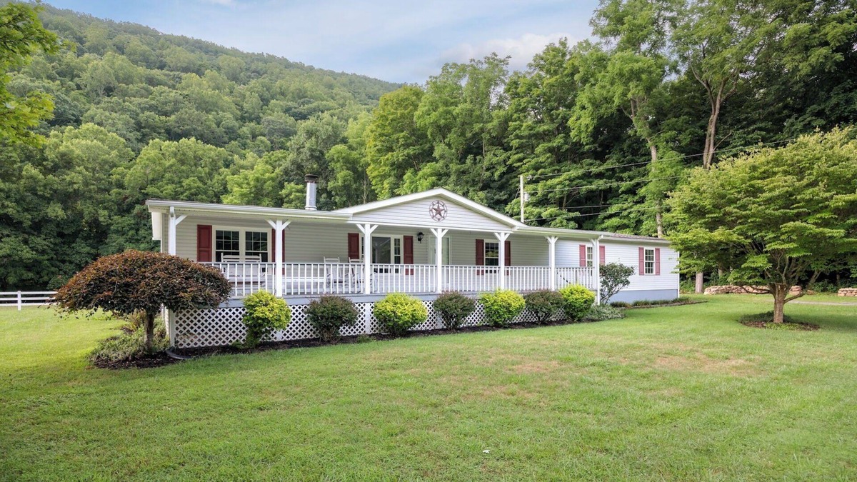 Glace House | Peaceful Retreat on Potts Creek. Pet Friendly!