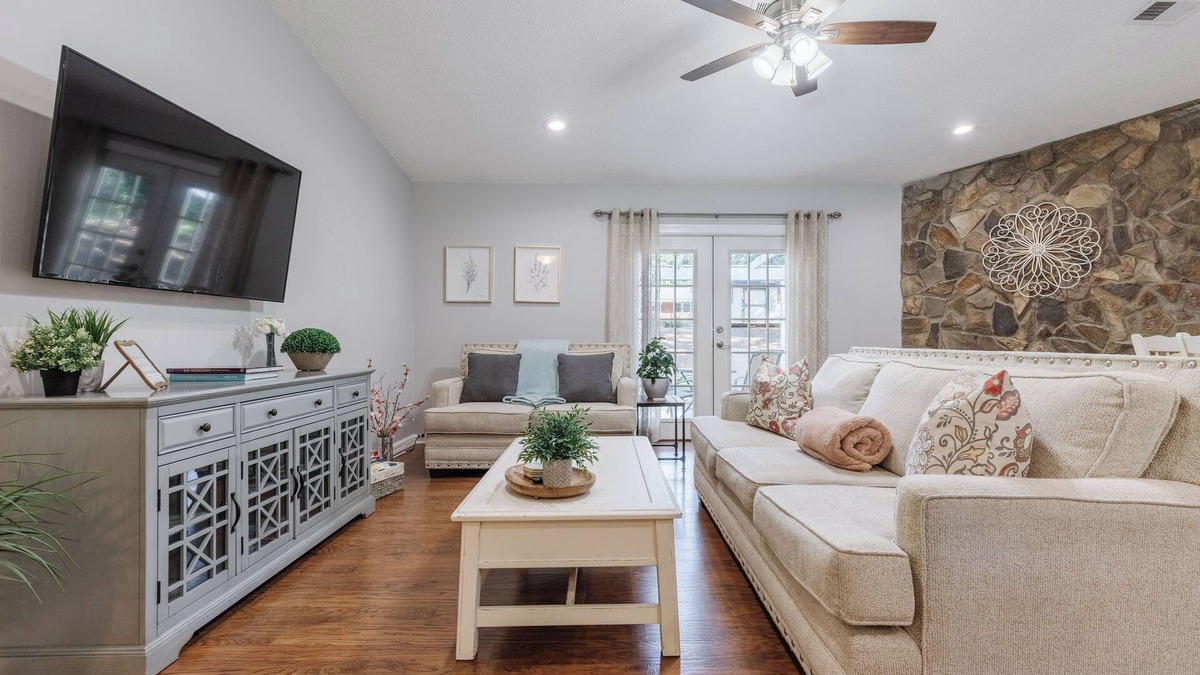Conestee House | Peaceful Retreat - PERFECT LOCATION!