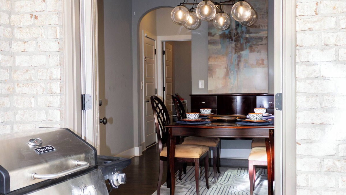 New Castle House | Peaceful Retreat Tucked Behind Private Gates