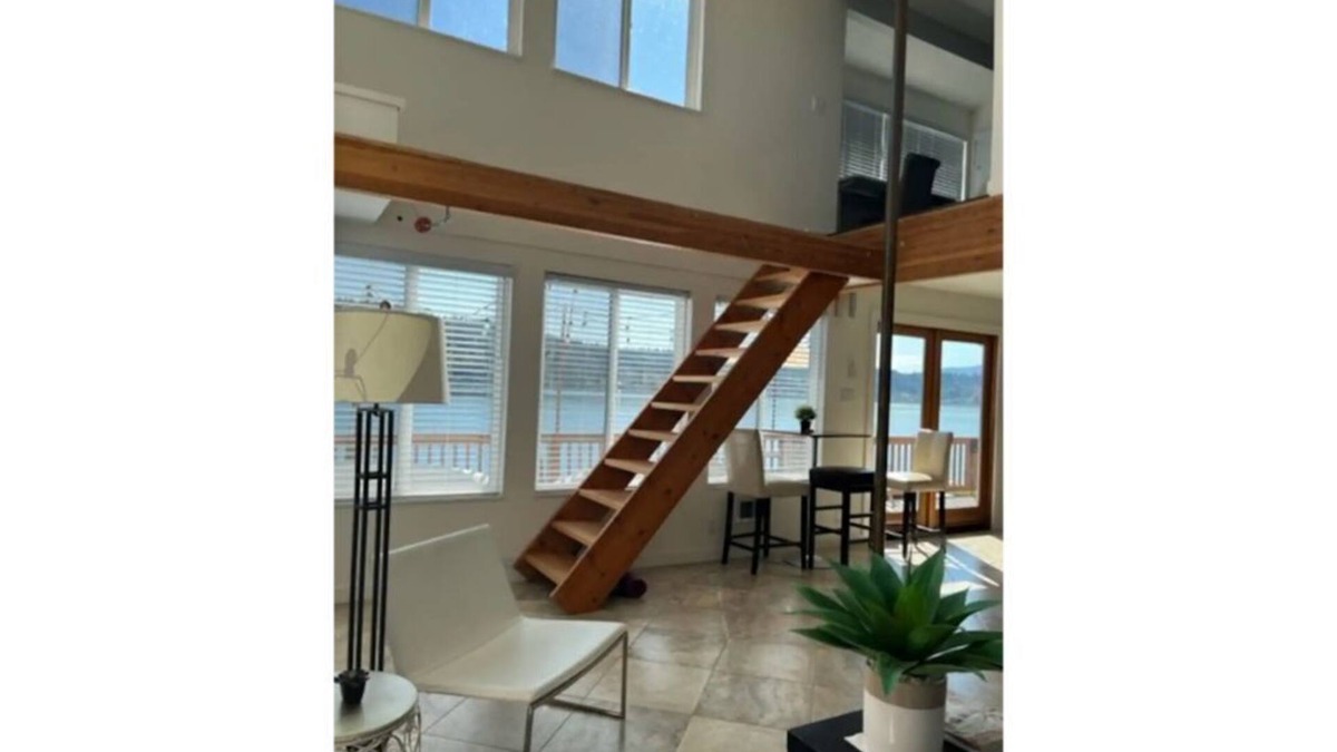 Viewpoint Cottage | Peaceful right on the water, private beach & dock