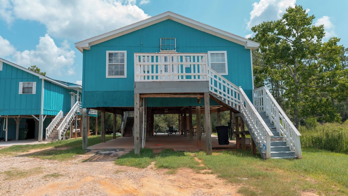 Shoreline Park House | ✨🚣PEACEFUL RIVERFRONT COTTAGE | SLEEPS 7 W/W+D❤