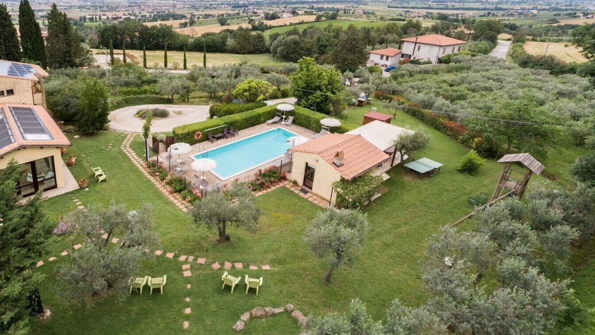 Cannara Villa | Peaceful rural countryhouse with pool close to Assisi