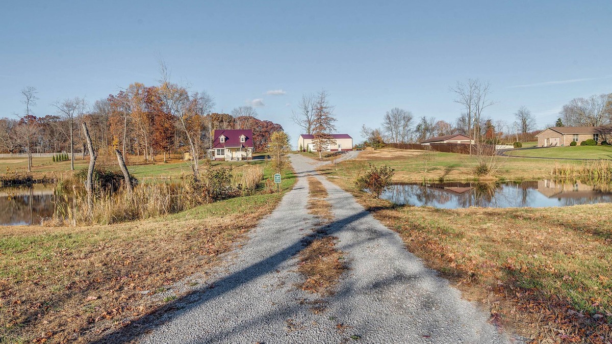 Russell Springs House | Peaceful Russell Springs Home w/Fire Pit & Pond!