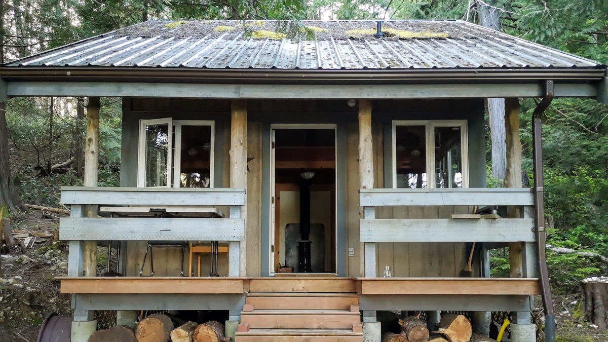 Whaletown Cabin | Peaceful rustic waterfront cabin