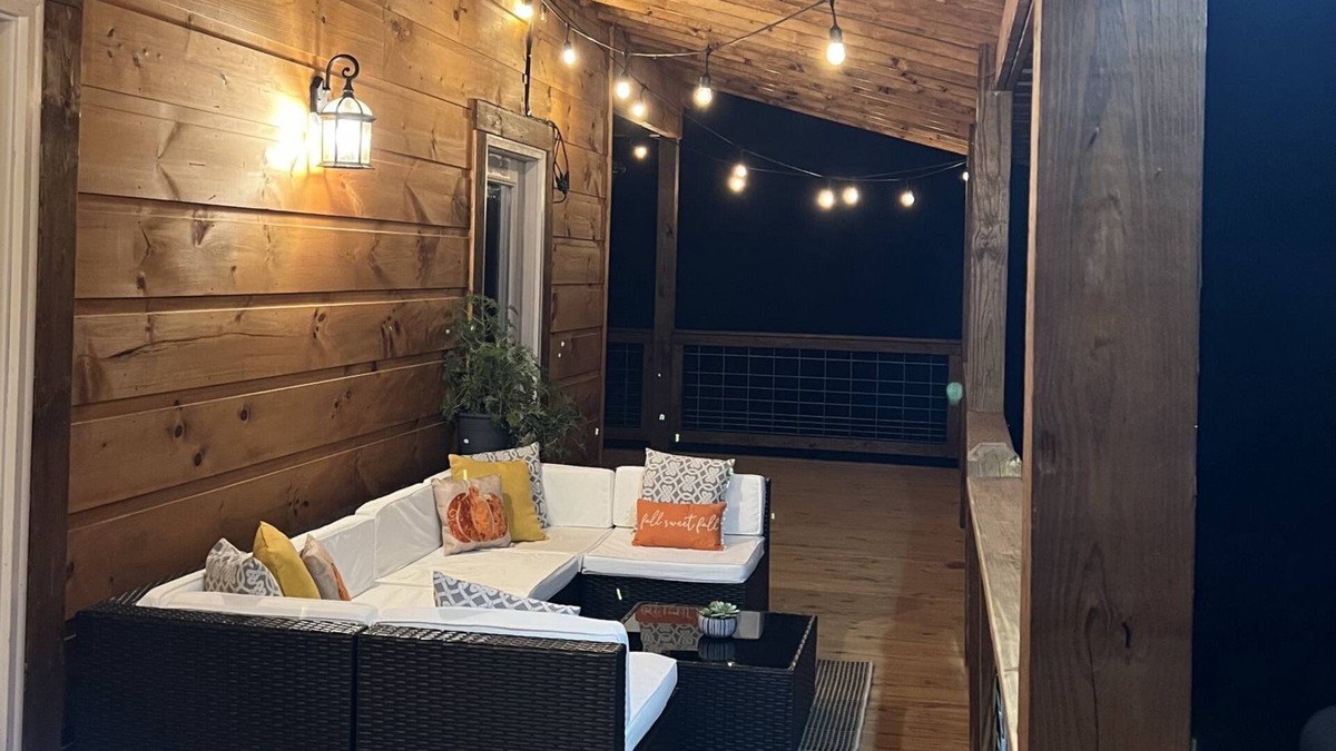 Copperhill Cabin | Peaceful, rustic, luxurious, with mountain views and hot tub!
