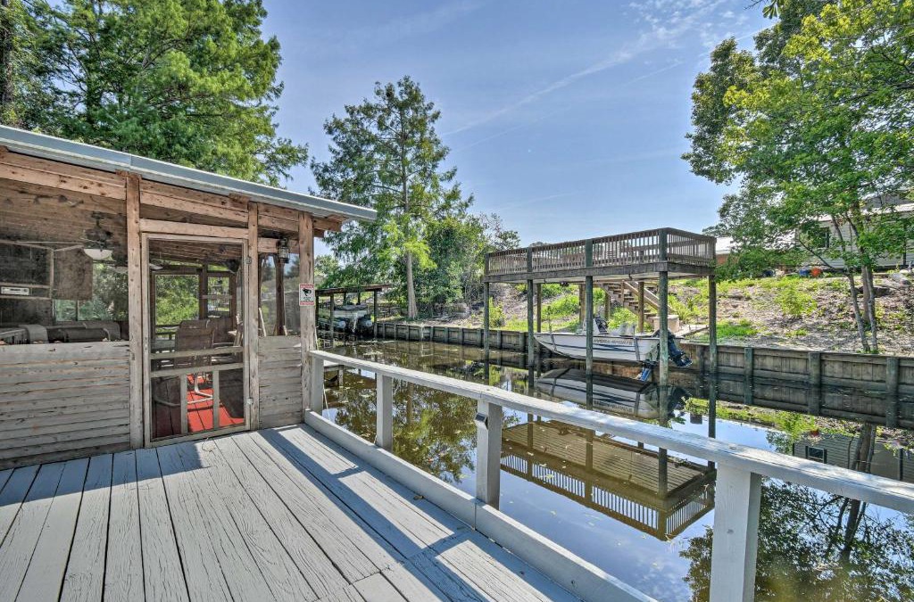 Satsuma House | Peaceful Satsuma Escape with Dunns Creek Access