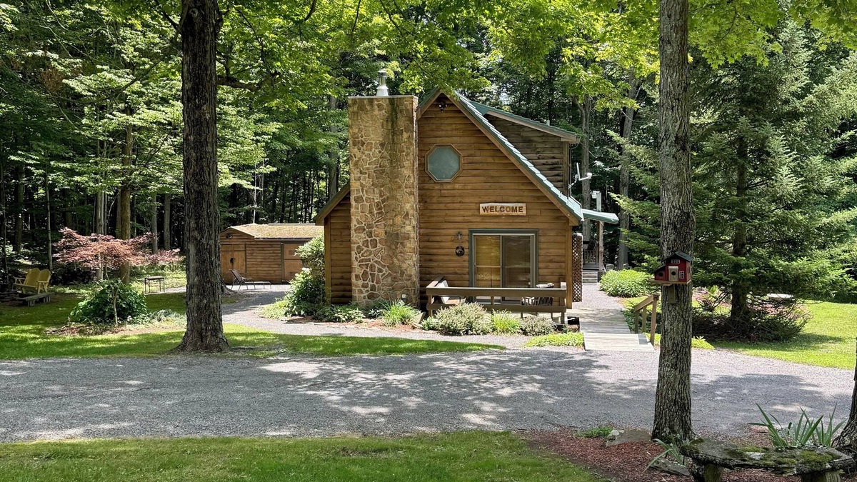 Dushore Cabin | Peaceful & Serene 🦌 Cozy Hillside Cabin ☀️ Koi Pond 🐸 Pet Friendly 🐕