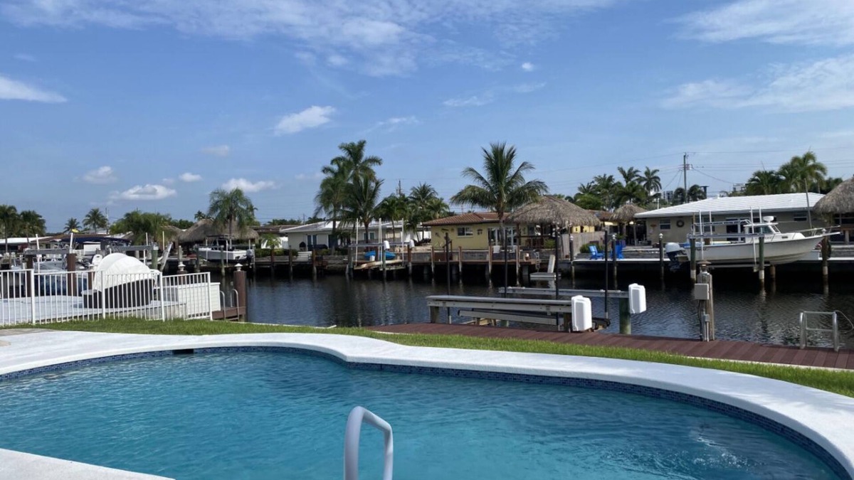 Garden Isles House | Peaceful, Serene Waterfront- Jacuzzi Heated Pool and BBQ Grill
