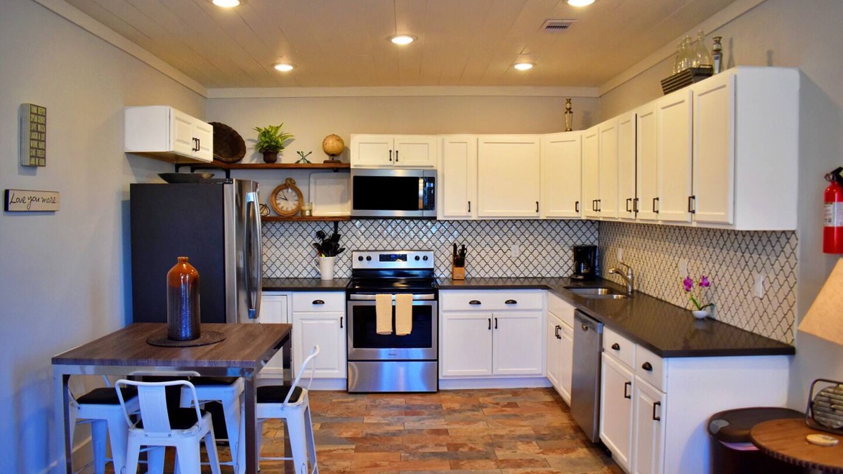 Galveston Cottage | Peaceful shady beach cottage 2 minutes walk to the beach!