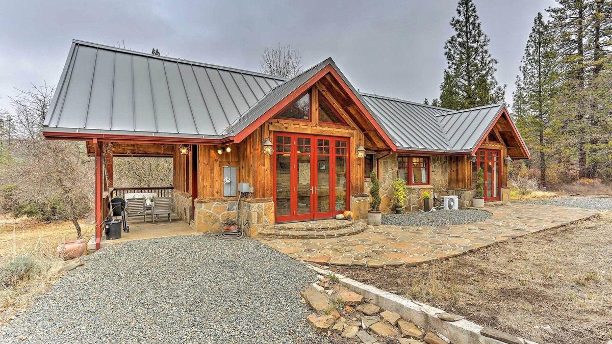 Weaverville Cabin | Peaceful Shasta Cascade Getaway on 15-Acre Ranch!