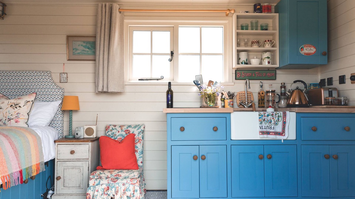 Bilsington Cabin | Peaceful shepherd's hut for secluded rural relaxation.