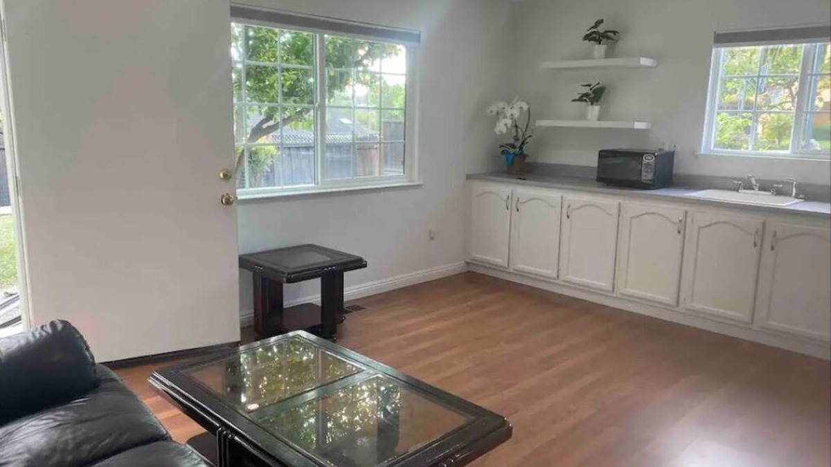 Weibel House | Peaceful single bedroom private suiten