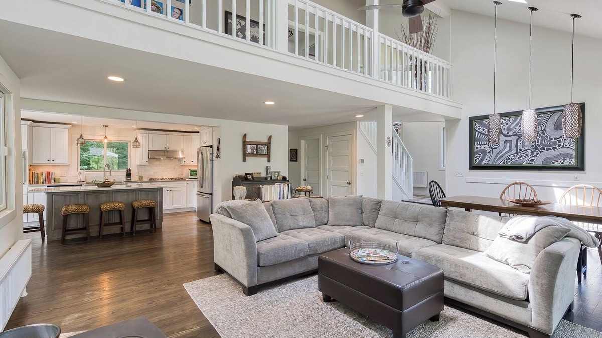 Monterey House | Peaceful Ski & Lake Retreat – Close to 2 Ski Mountains, 5-Min Walk to Beach