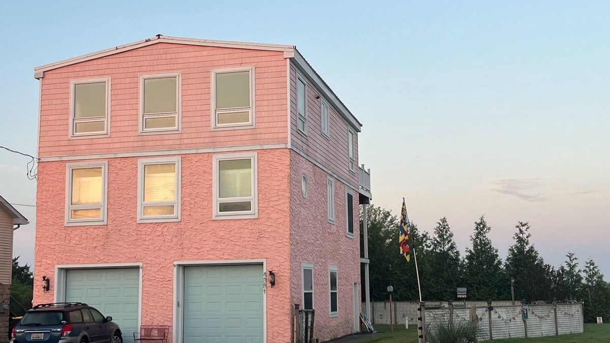 South Bowers House | Peaceful South Bowers Beach Pink Firehouse near DE Turf with amazing views