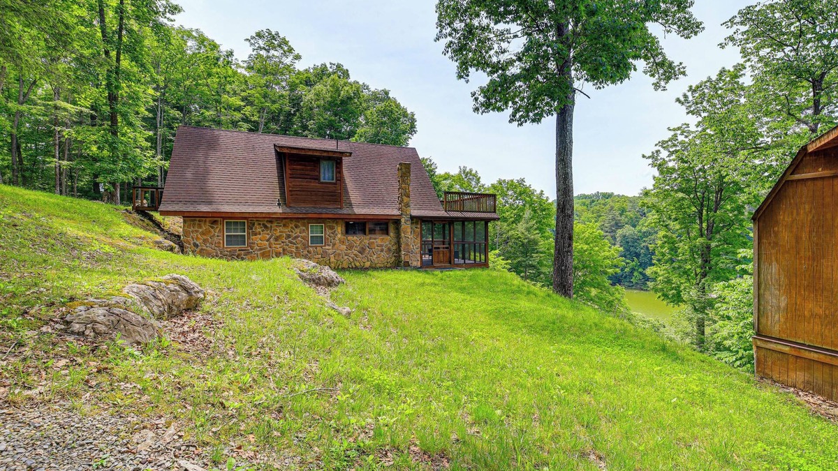 Abingdon Cabin | Peaceful South Holston Lake Cabin w/Dock & Deck!