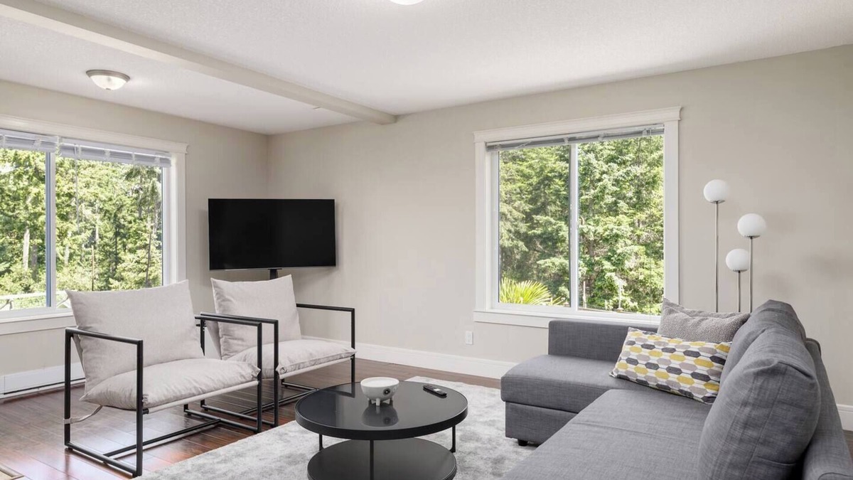 Regional District of Nanaimo House | Peaceful spacious 2BR Suite