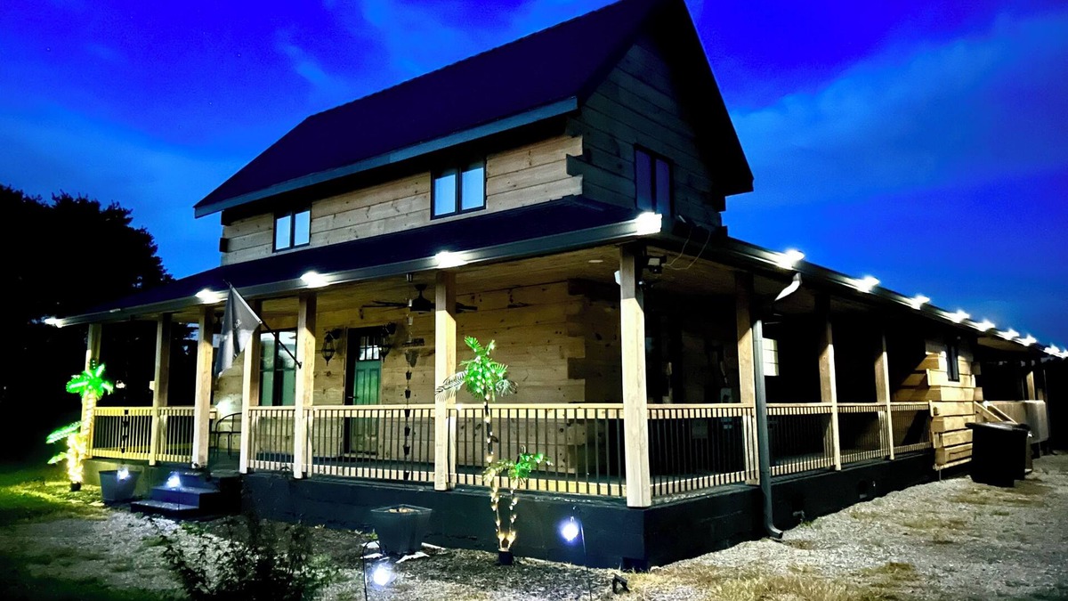 Crossville Cabin | Peaceful, Spacious, Charming 4-bedroom cabin fully equipped