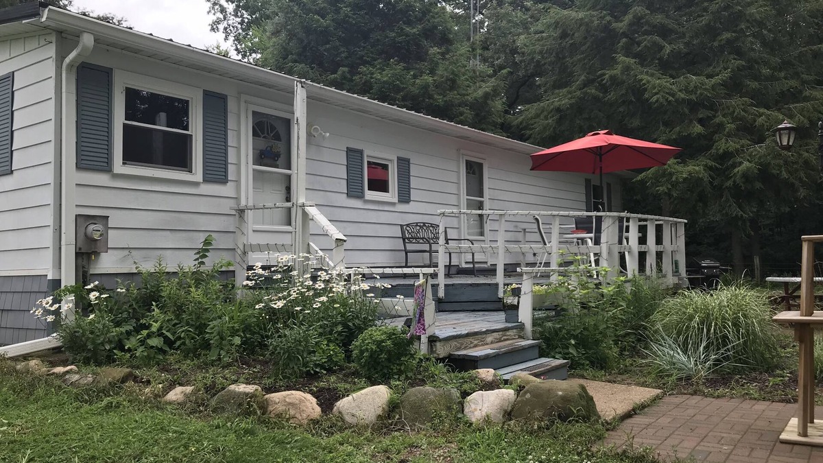 Onondaga Cottage | Peaceful spacious Dog-Friendly, family friendly, escape with a Private Lake