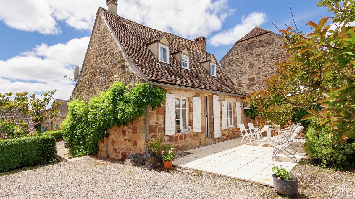 Badefols-d'Ans Cottage | Peaceful Stay with Pool