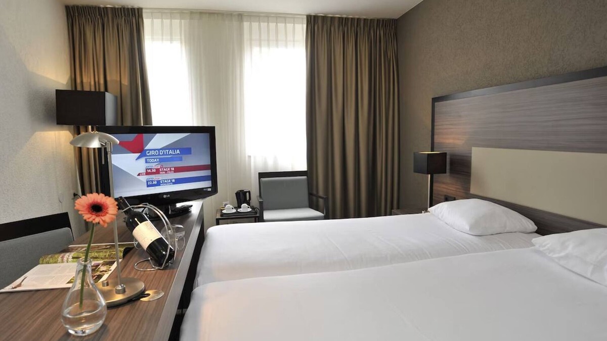 Weert Hotel | Peaceful Stay with Fast Access to Weerterbos! Onsite Dining and Parking!
