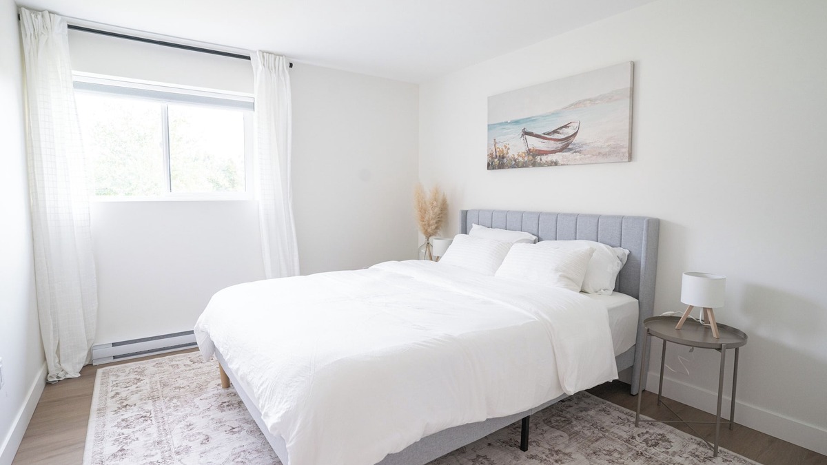 Armstrong House | Peaceful Suite near Vernon/Armstrong