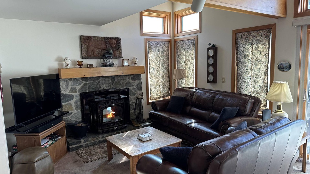 Wilmington Condo | Peaceful, Sunlit Condo on Haystack Golf Course