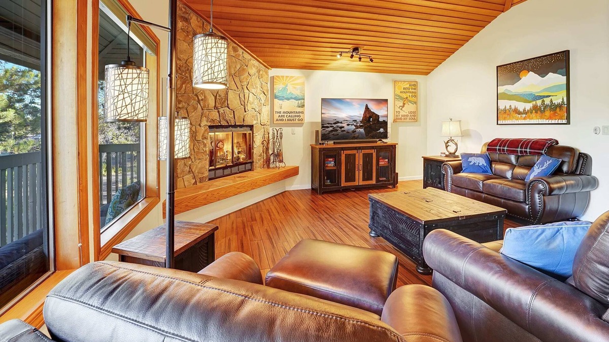Sunriver Cabin | Peaceful Sunriver Escape w/Hot Tub, Bikes & SHARC