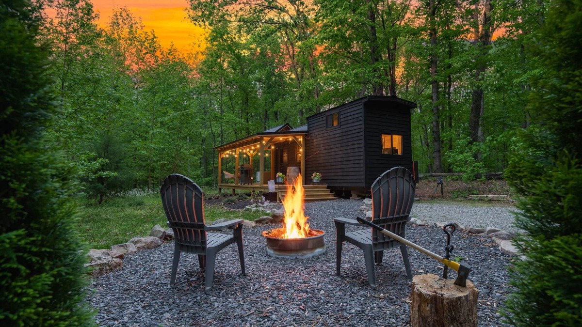 Macon House | Peaceful Tiny home on 4 acres, hot tub, & fire pit